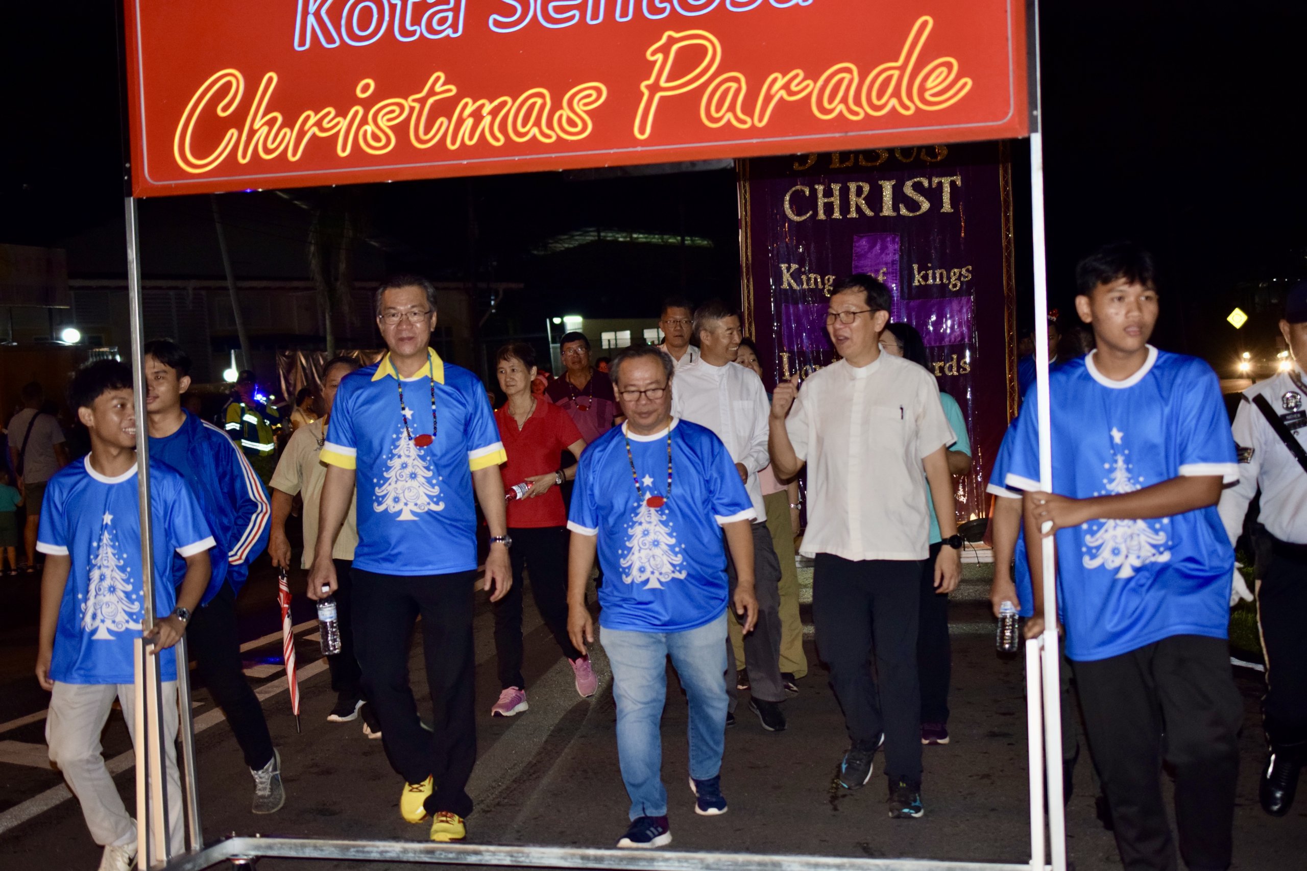 Unity and celebration at Kota Sentosa Christmas Parade (Video)