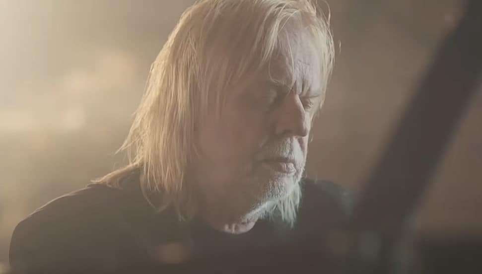 Yes Keyboardist Rick Wakeman Explains How We Can Save The Music Industry [Video]