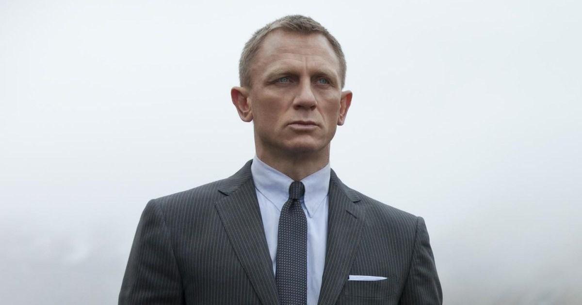 Daniel Craig reveals James Bond film that should ‘never have started production’ [Video]