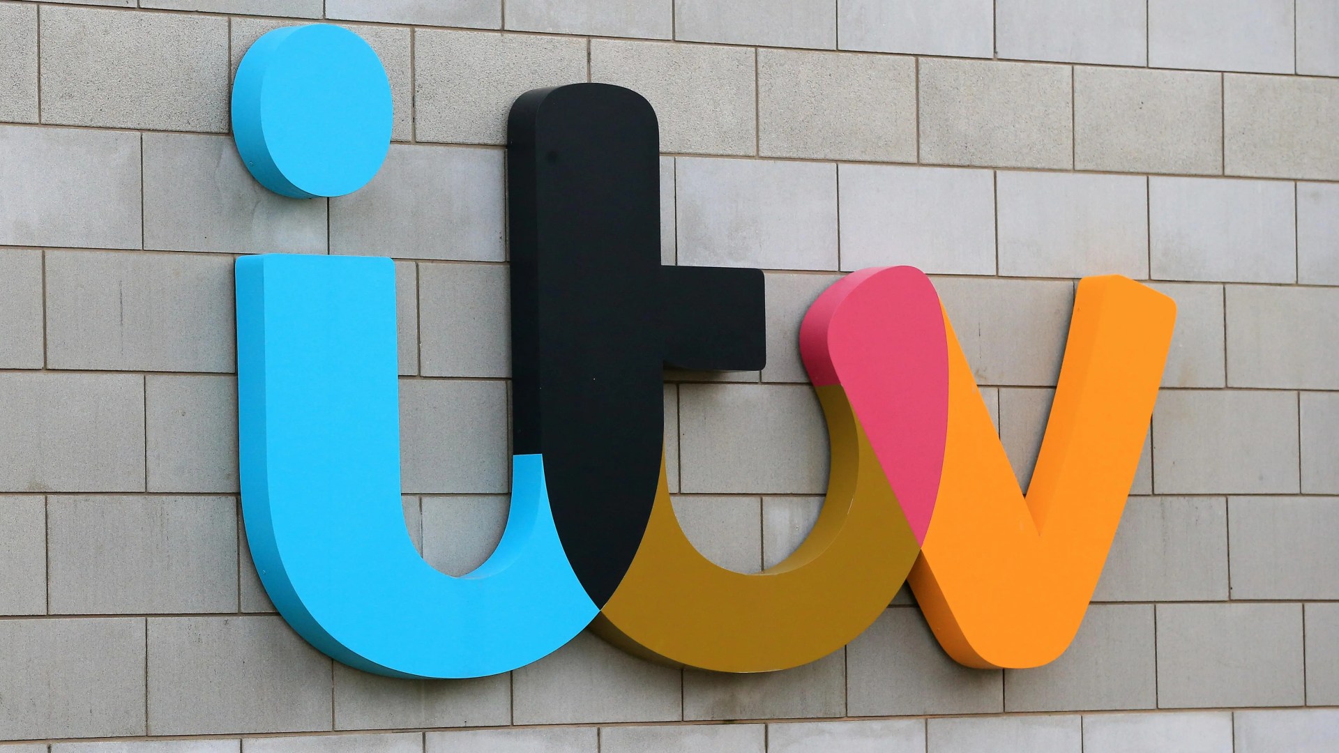 ITV to take on Wolf Hall with stunning new Tudor period drama about Elizabeth I [Video]