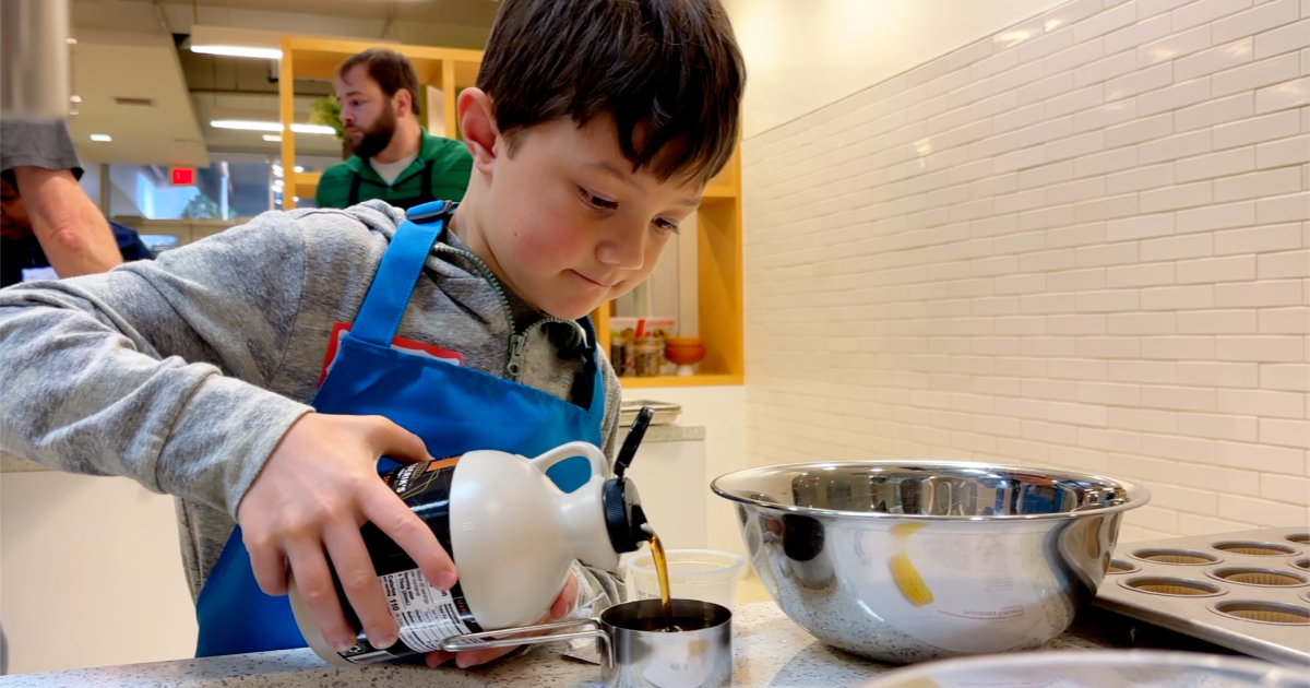 Taste Buddies teaches families to make healthy holiday eats [Video]