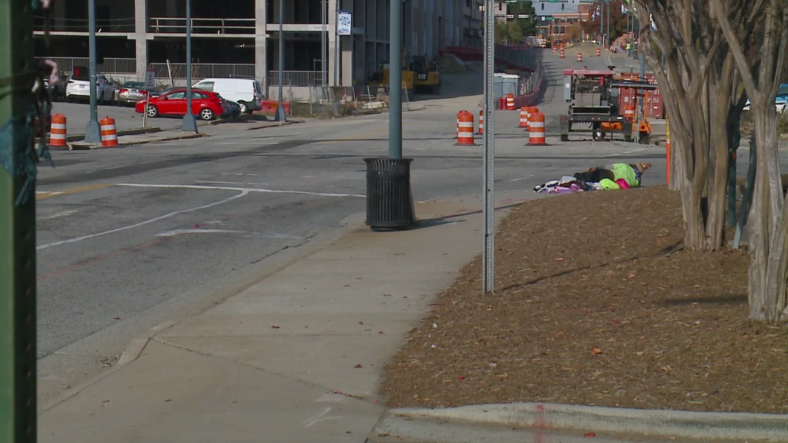 Greensboro business owners react to city’s crackdown on sidewalk sleepers [Video]