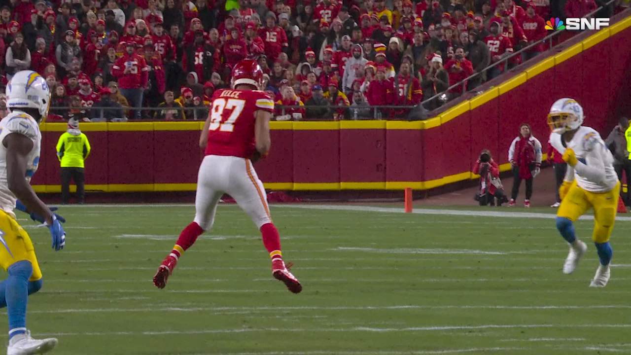 Kansas City Chiefs Quarterback Patrick Mahomes’ First Pass vs. Los Angeles Chargers Pinpoints Tight End Travis Kelce [Video]