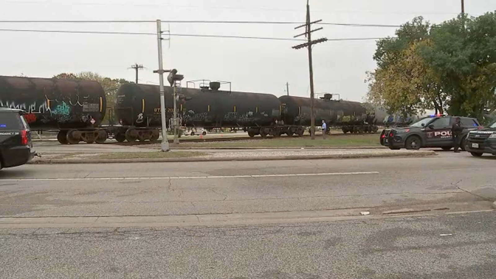 Milby High School student hit and killed by Union Pacific train on Broadway and Brumblay in Pecan Park area, district says [Video]