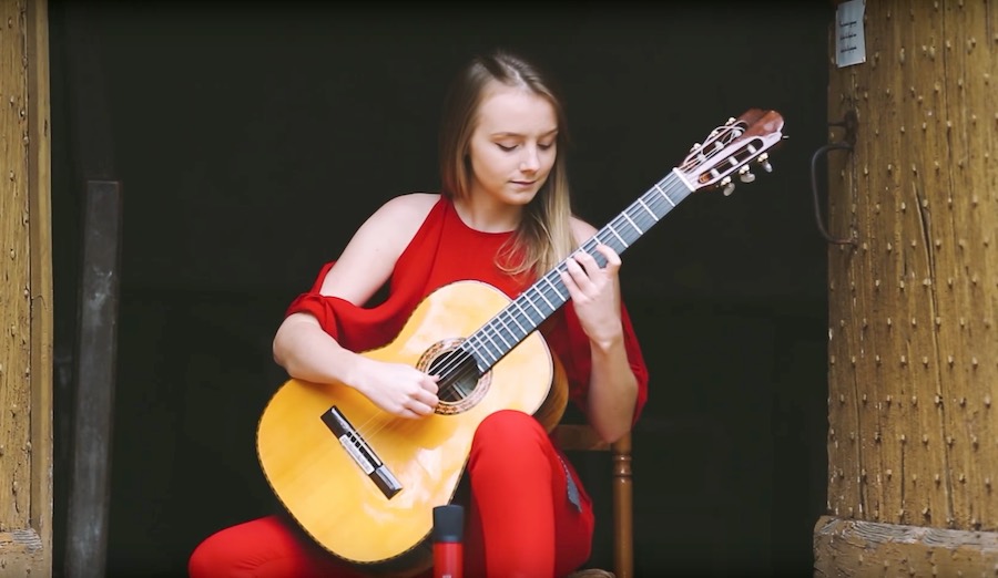 Alexandra Whittingham Plays Capricho Arabe by Tarrega [Video]