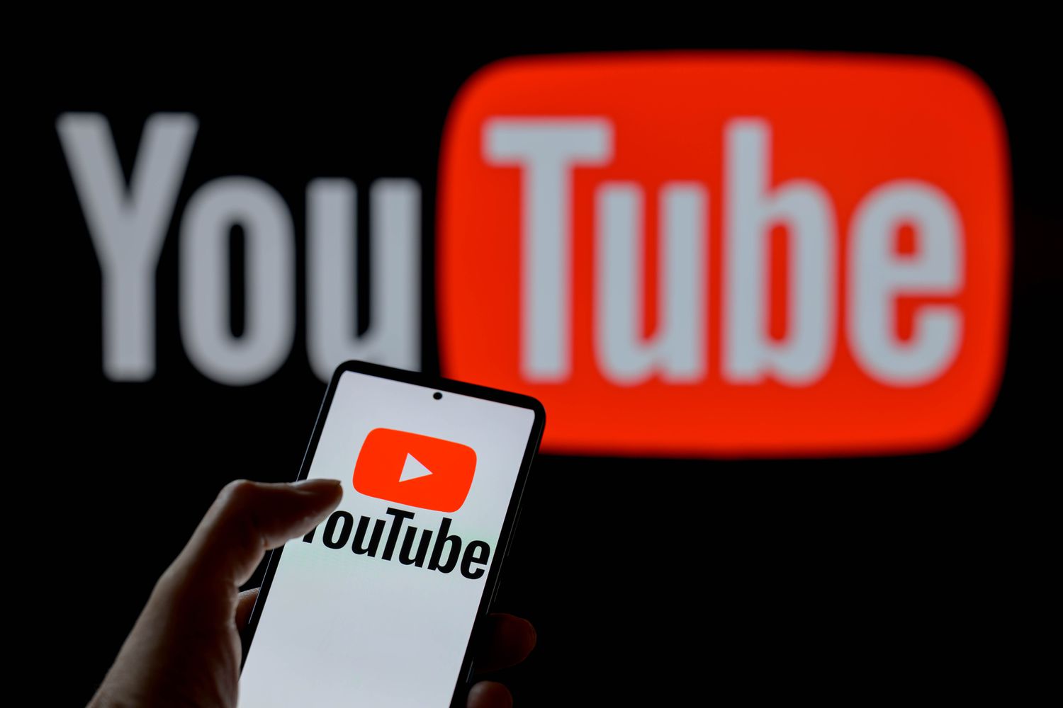 EU Probes Alleged Google-Meta Ad Deal Aimed at Teens [Video]