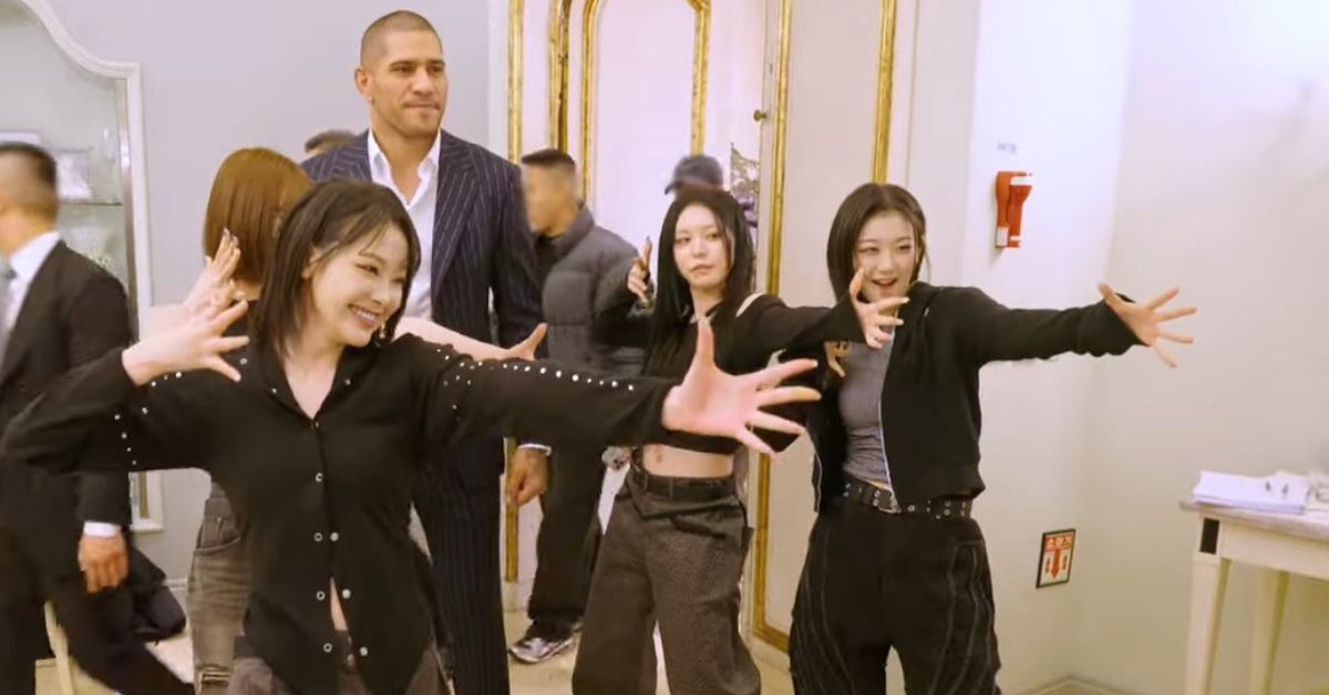 Alex Pereira Dances With K-Pop Group TripleS [Video]