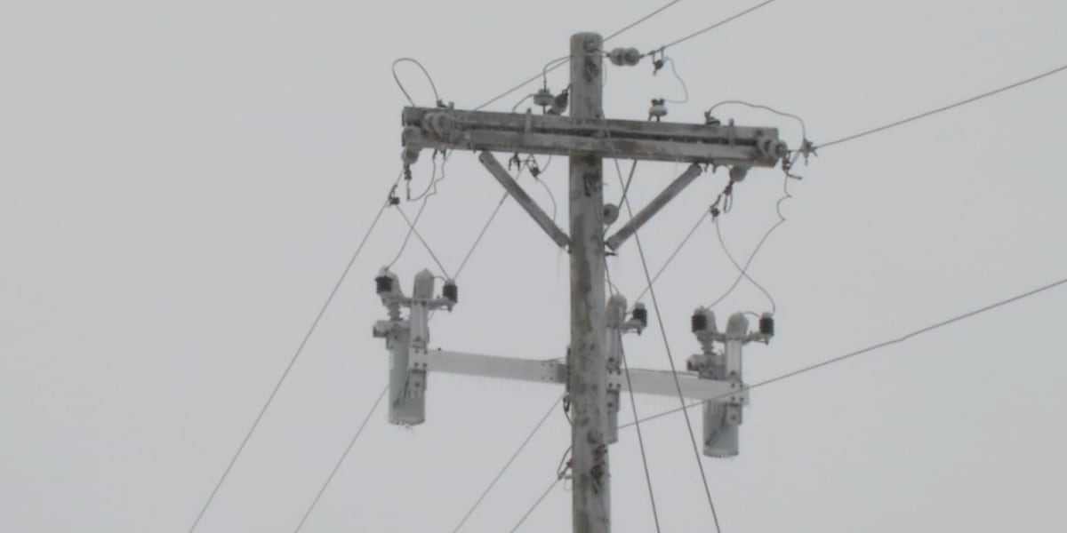 Line crews prepare to head out if freezing rain causes loss of power [Video]