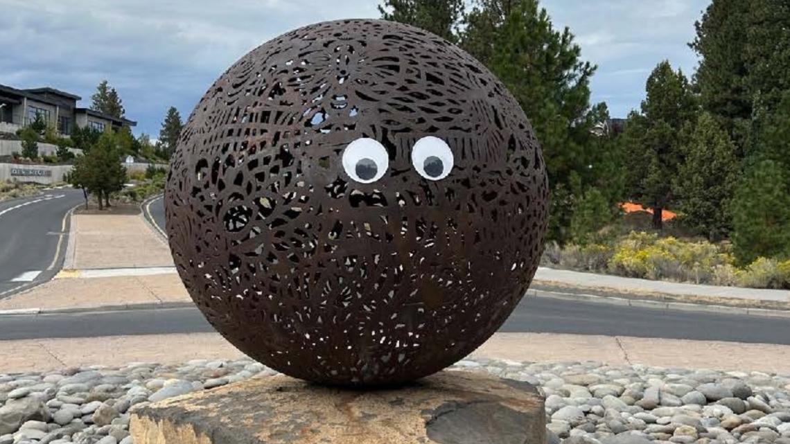 Mysterious googly eyes go viral after appearing on public art [Video]