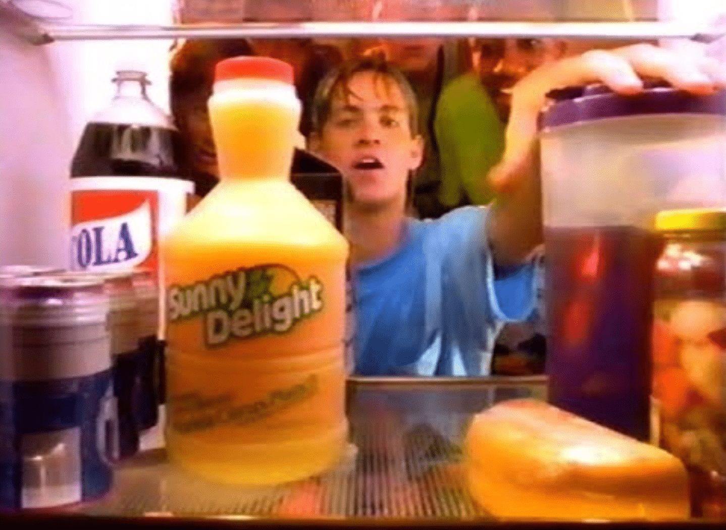 10 Discontinued ’90s Drinks Nobody Misses [Video]