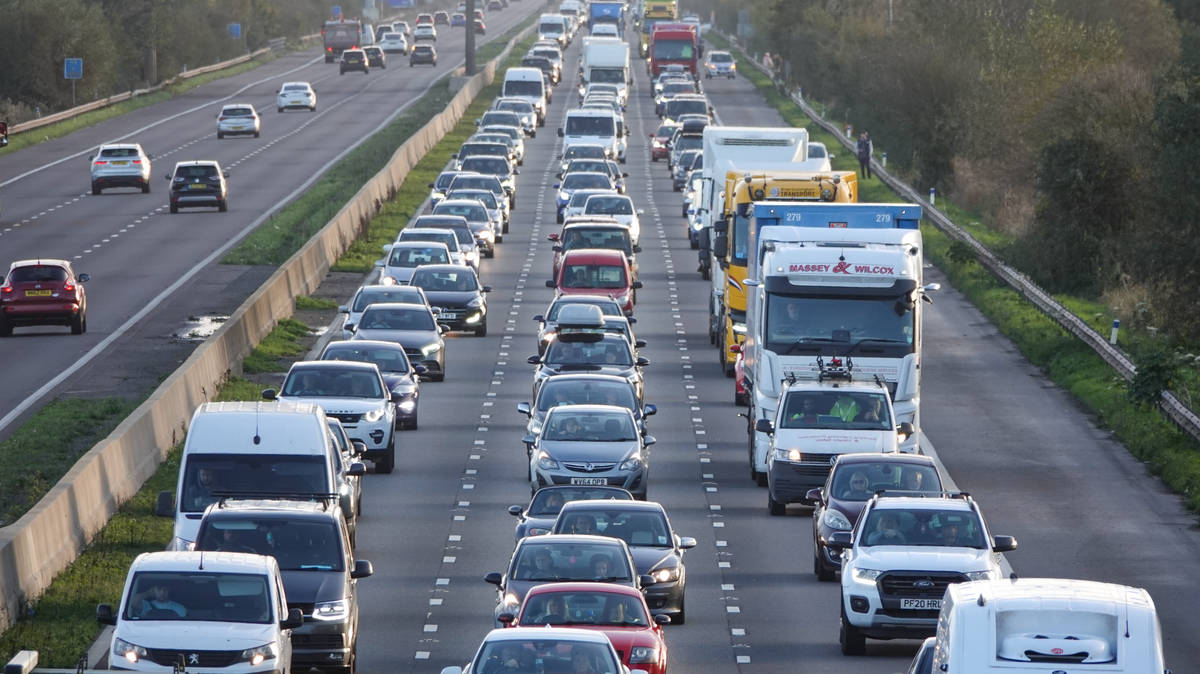 ‘Frantic Friday’: Brits warned of ‘pre-Christmas panic’ as millions of motorists start… [Video]