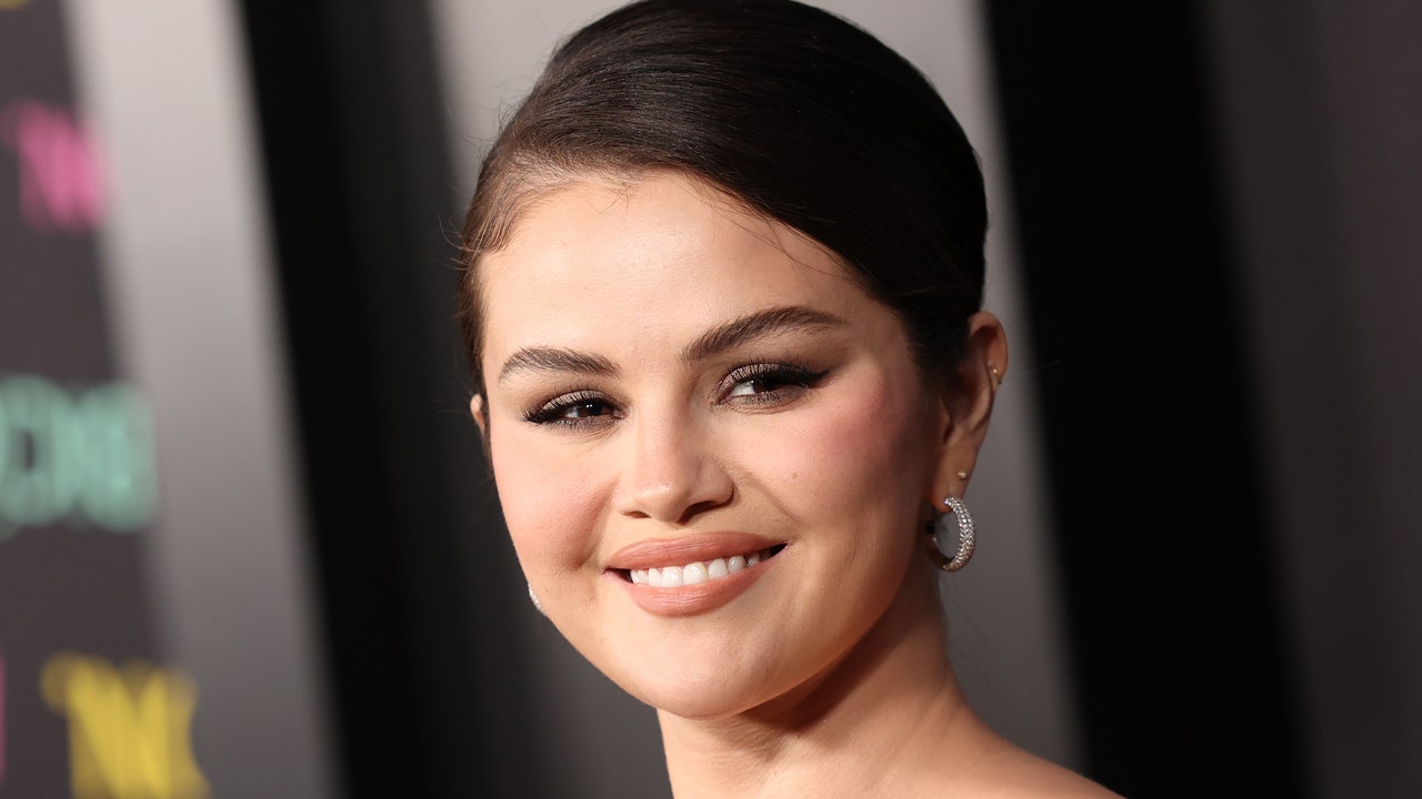 Selena Gomez’s “Pink Whip” Nails Are Fit for Glinda, the Good WitchSee the Photos [Video]