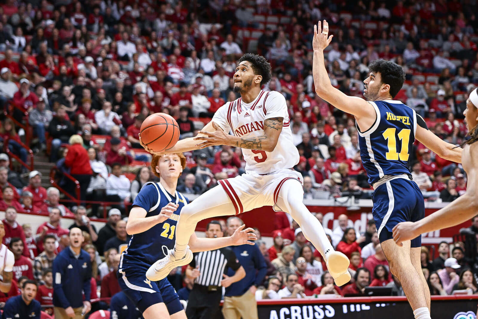 At the Buzzer: Indiana 74, Chattanooga 65 – Inside the Hall [Video]