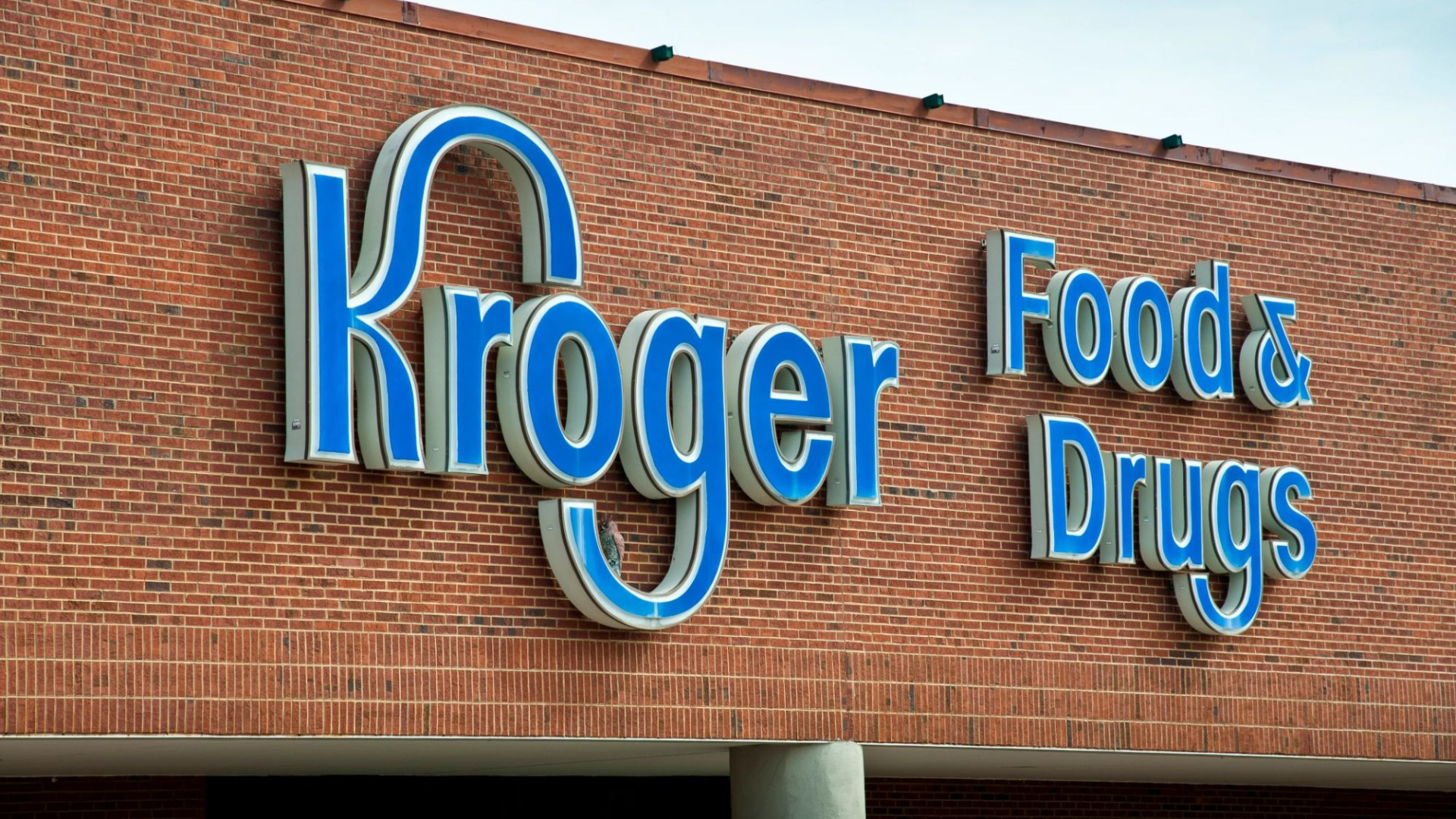 Kroger apologizes after ‘poor products’ forces family to make ‘last minute dinner change’ for a second time in a month [Video]