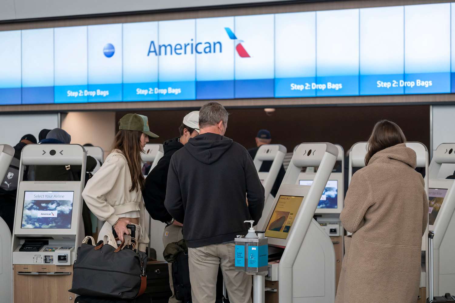 American Airlines Experiences ‘Technical Issue’ on Big Travel Day [Video]