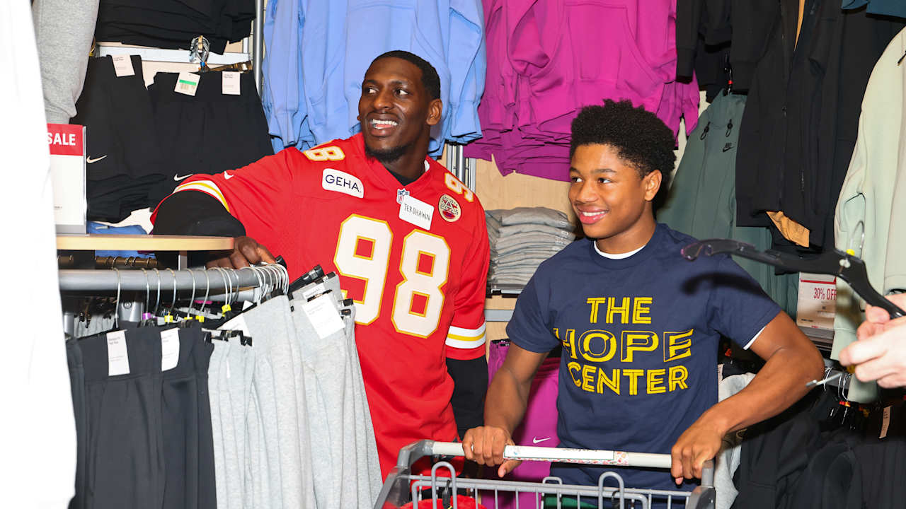 Kansas City Chiefs Players and Scheels Team Up to Give Children from Hope Center KC the Ultimate Christmas Surprise [Video]