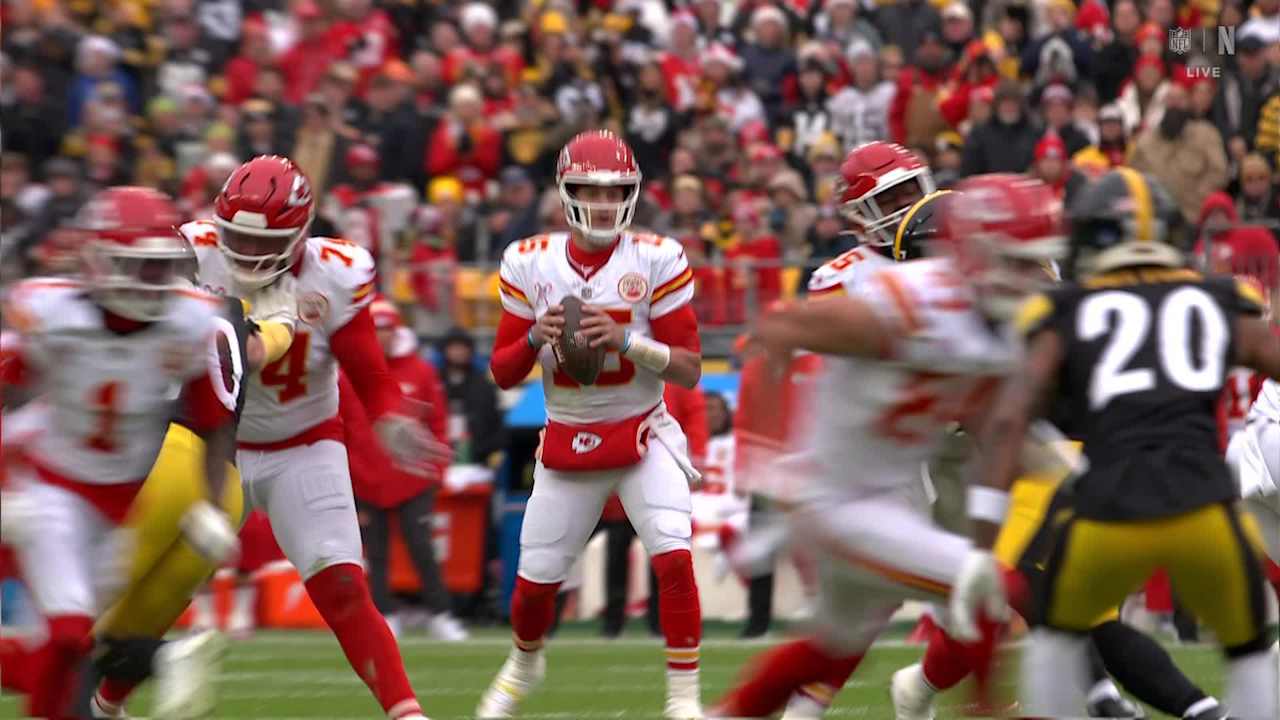 Kansas City Chiefs Quarterback Patrick Mahomes’ Pass to Wide Receiver Justin Watson Extends Kansas City Chiefs’ Lead to 12 Over Pittsburgh Steelers [Video]