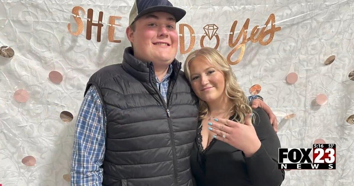 Sand Springs couple shares unique holiday engagement | News [Video]