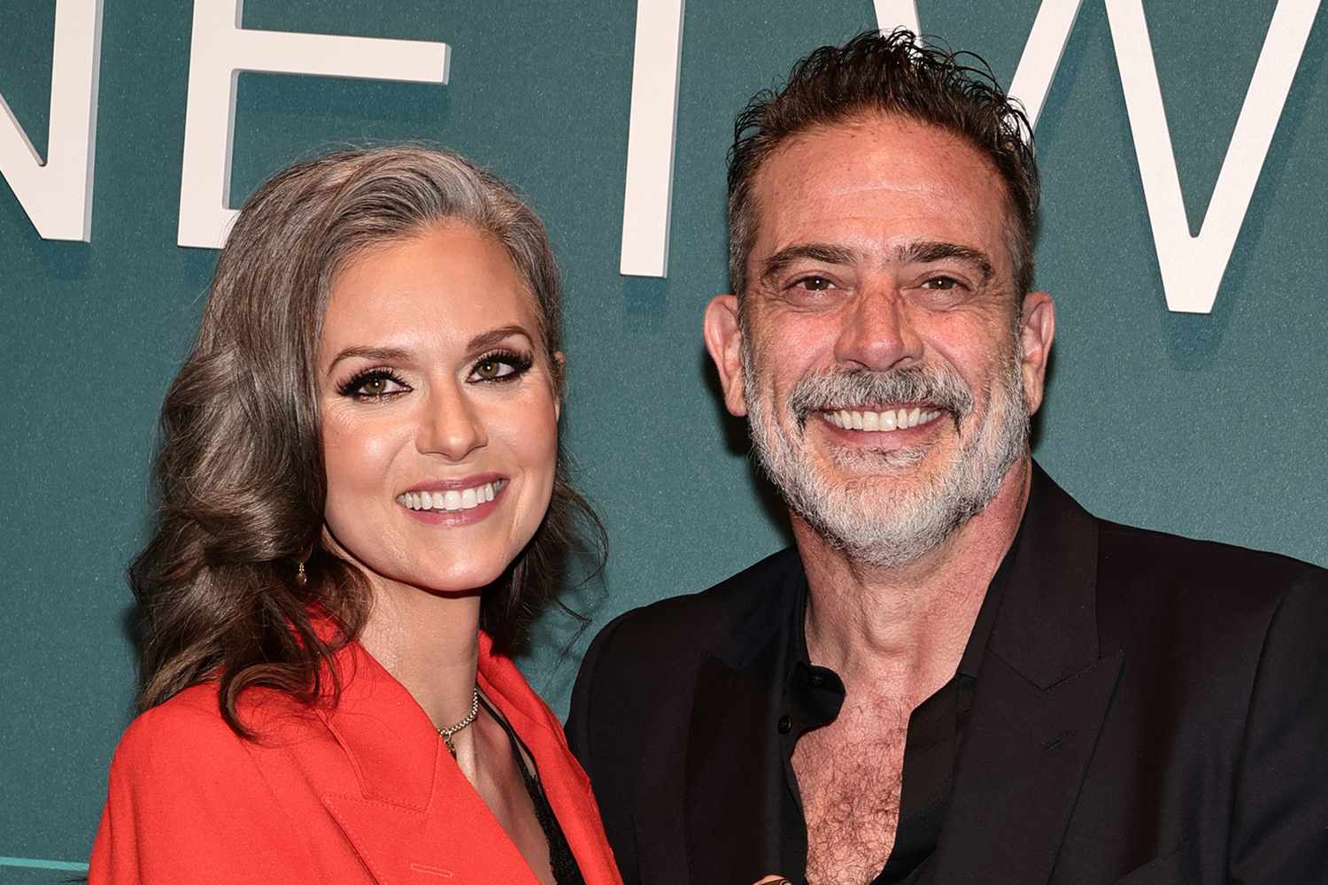 Hilarie Burton and Jeffrey Dean Morgan Say Working Together Is ‘Fun’ (Exclusive) [Video]