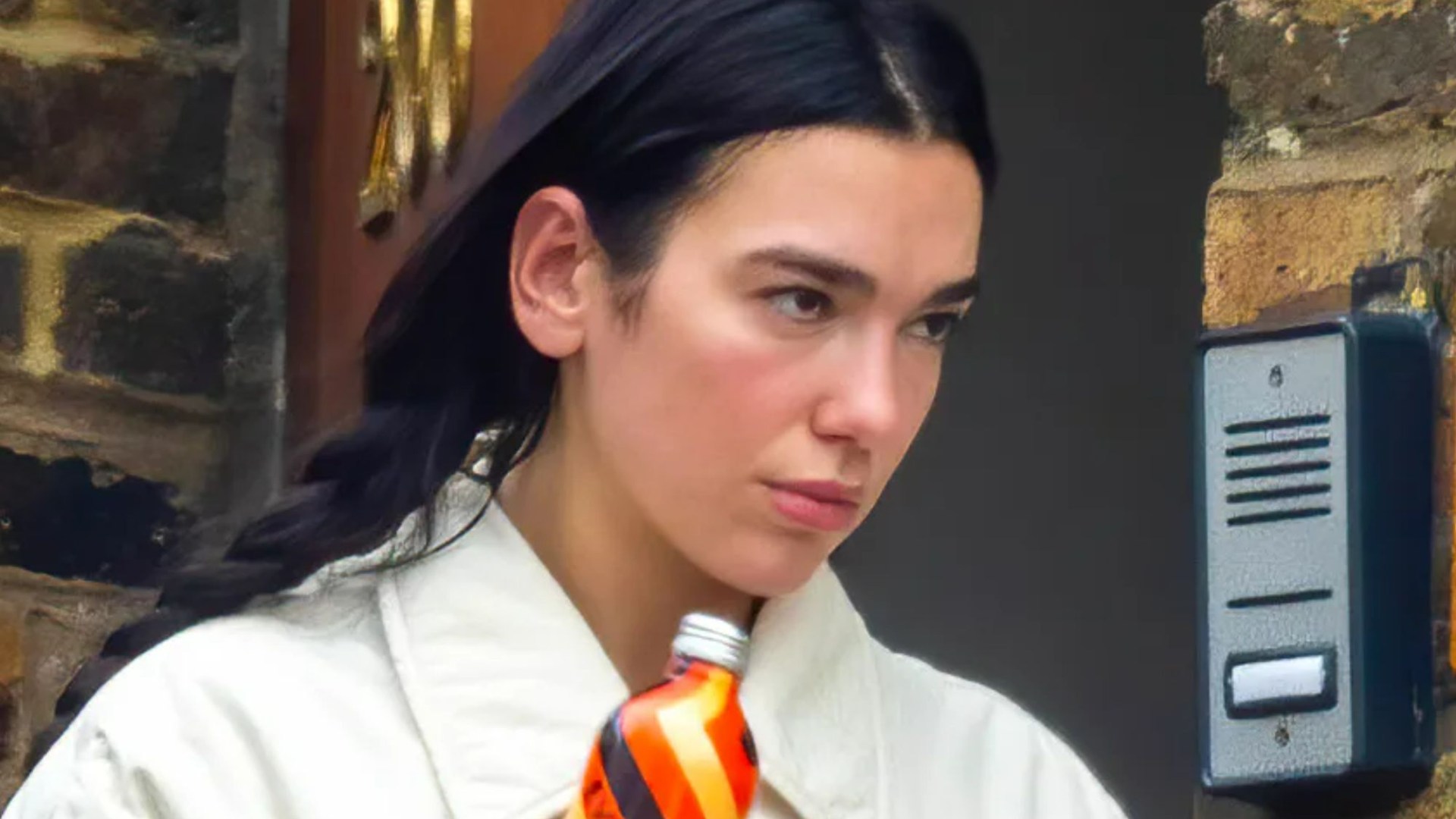 Dua Lipa flashes HUGE engagement ring after boyfriend Callum Turner’s romantic Christmas proposal [Video]