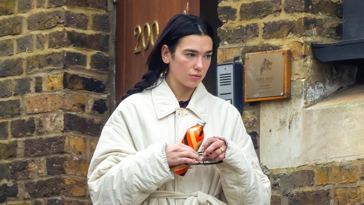 Dua Lipa flashes huge engagement ring after Callum Turner’s romantic proposal as she goes makeup free for hot yoga session [Video]