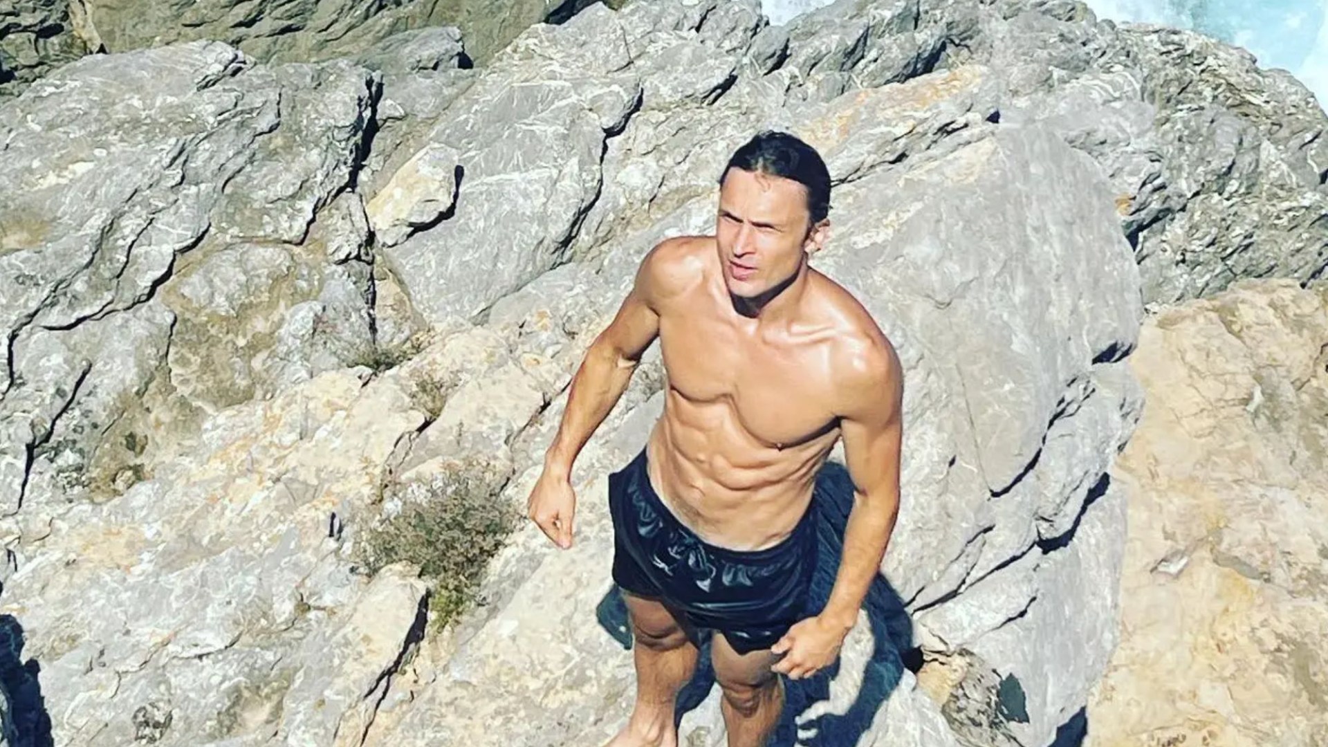 Former 00s child star stuns fans with hunky looks and ripped physique – 20 years after hit film [Video]