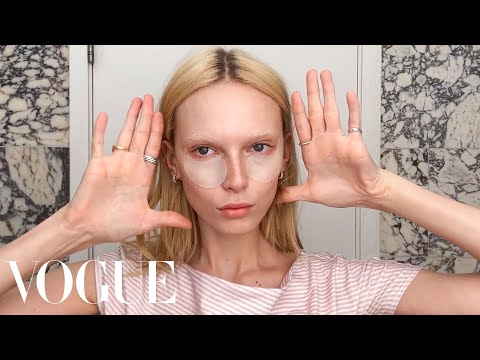 Model Alex Consani’s Guide to Smoky Eyes & Bleached Brows | Beauty Secrets | Vogue [Video]