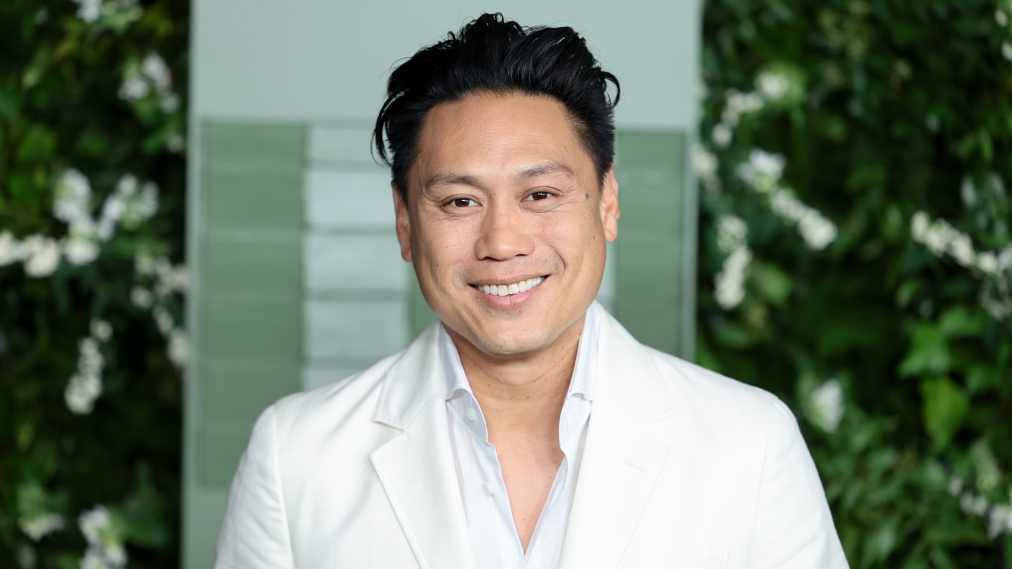 ‘Wicked’ Director Jon M. Chu on Making 2024 Film With Apple Vision Pro [Video]