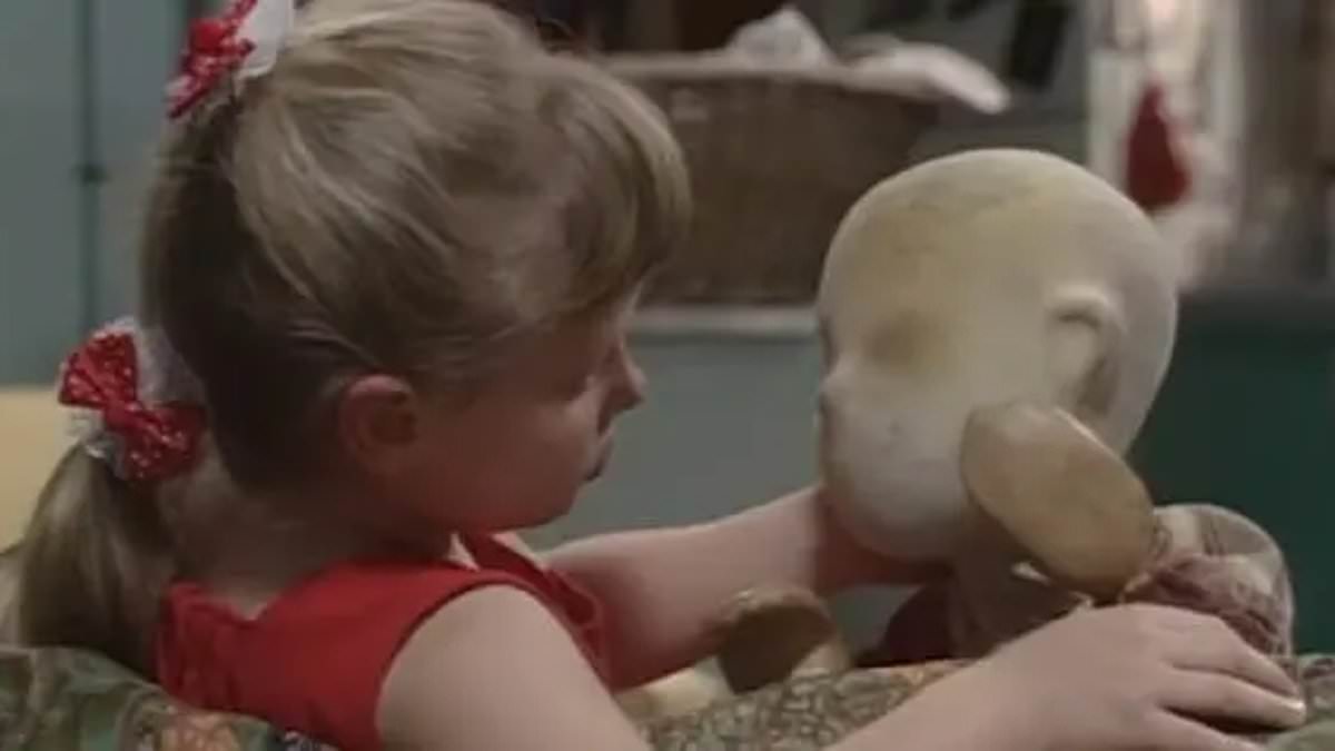 Social media shocked by creepiness of ‘cursed’ Australian kids TV shows as footage of 90s series Lift Off resurfaces: ‘Gave me nightmares’ [Video]