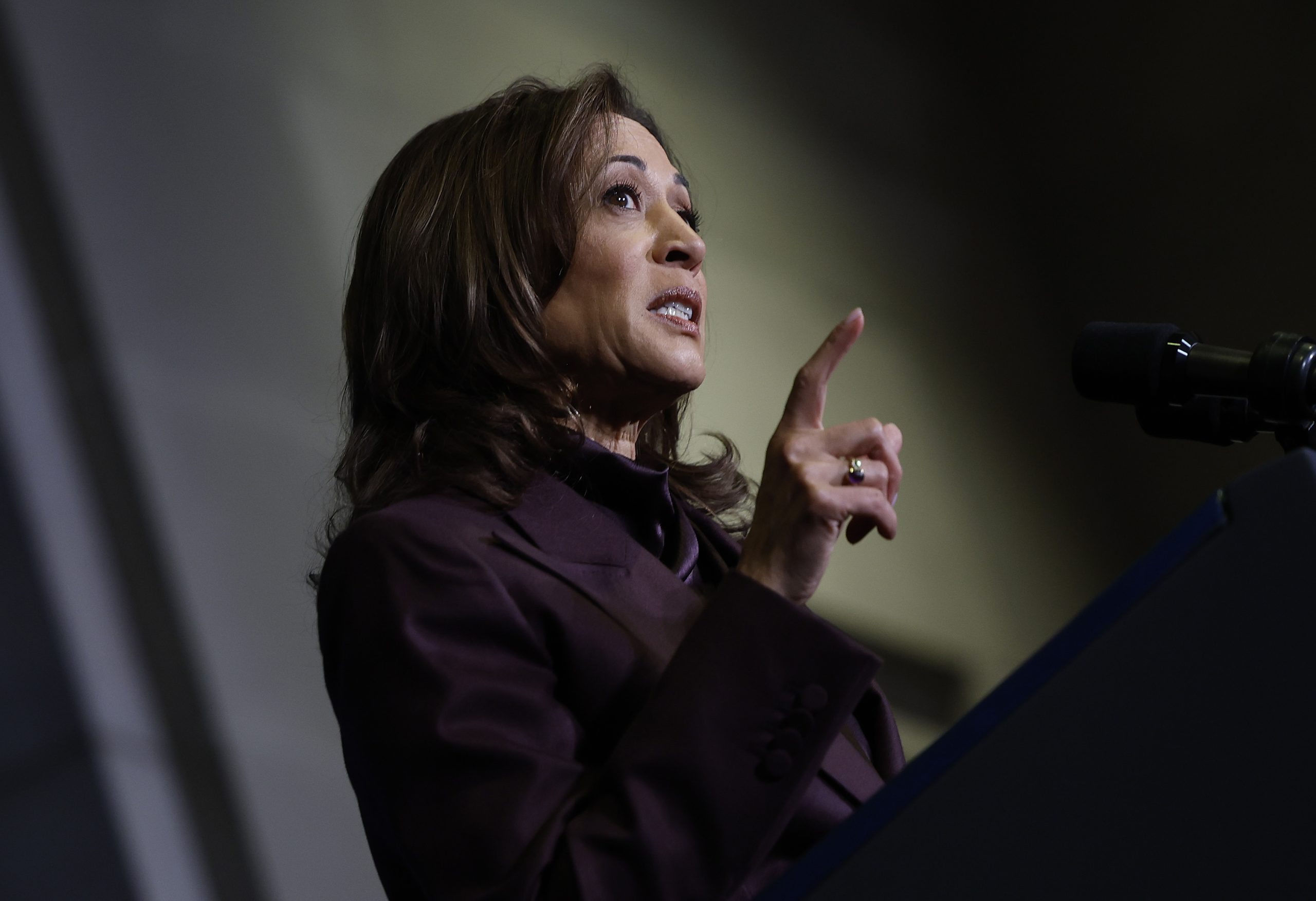 Kamala Harris Messes Up Pledge of Allegiance [Video]