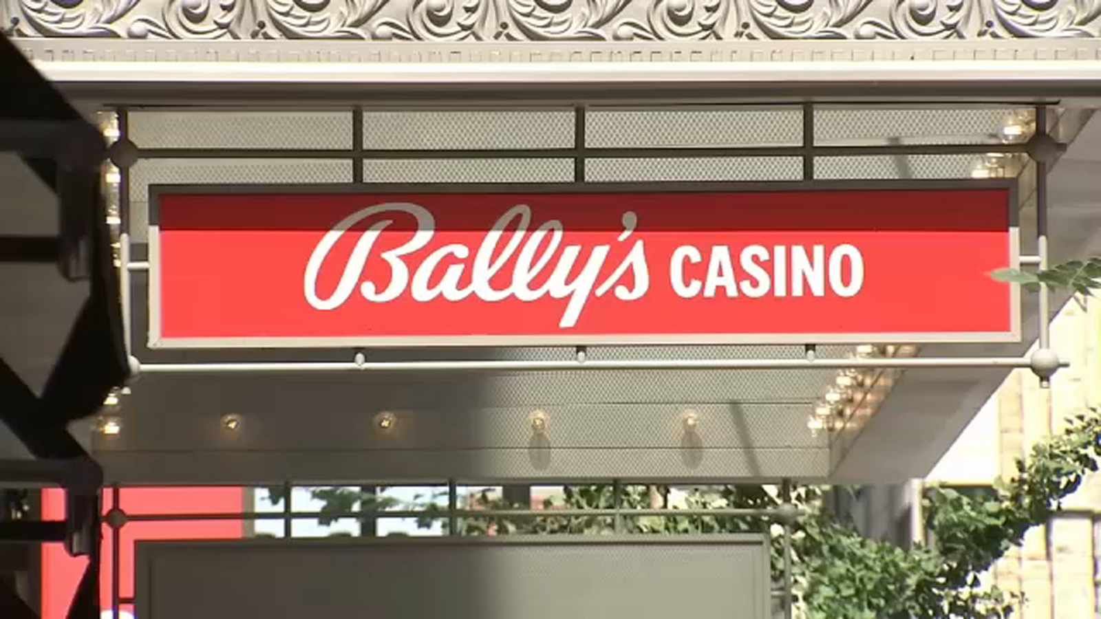 Bally’s Chicago holds job fair for people interested in becoming card dealers, working at new casino opening along Chicago River [Video]