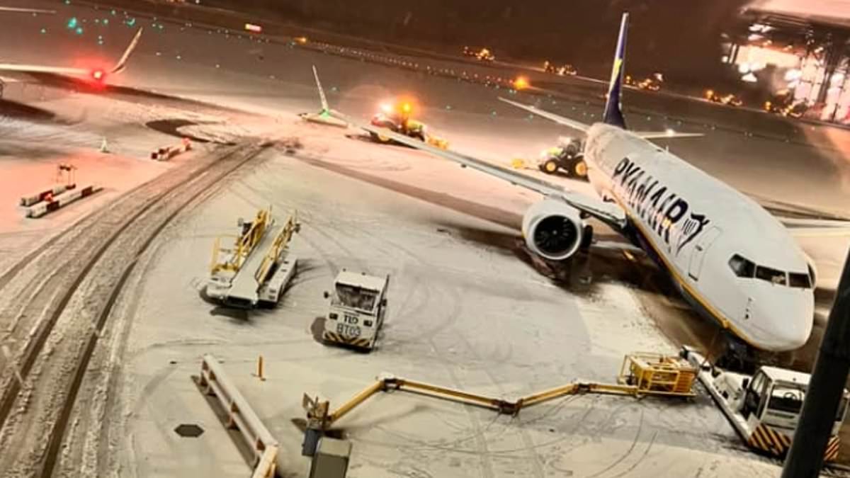 Multiple airports close runways as snow batters Britain amid dire warnings up to 16 inches could fall today in Arctic blast that caused travel chaos with flights cancelled, roads shut and power outages [Video]