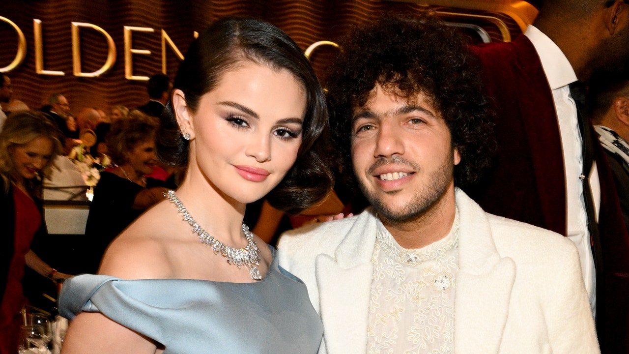 Selena Gomez Debuted Her Engagement Ring at the Golden Globes 2025  See Photos [Video]