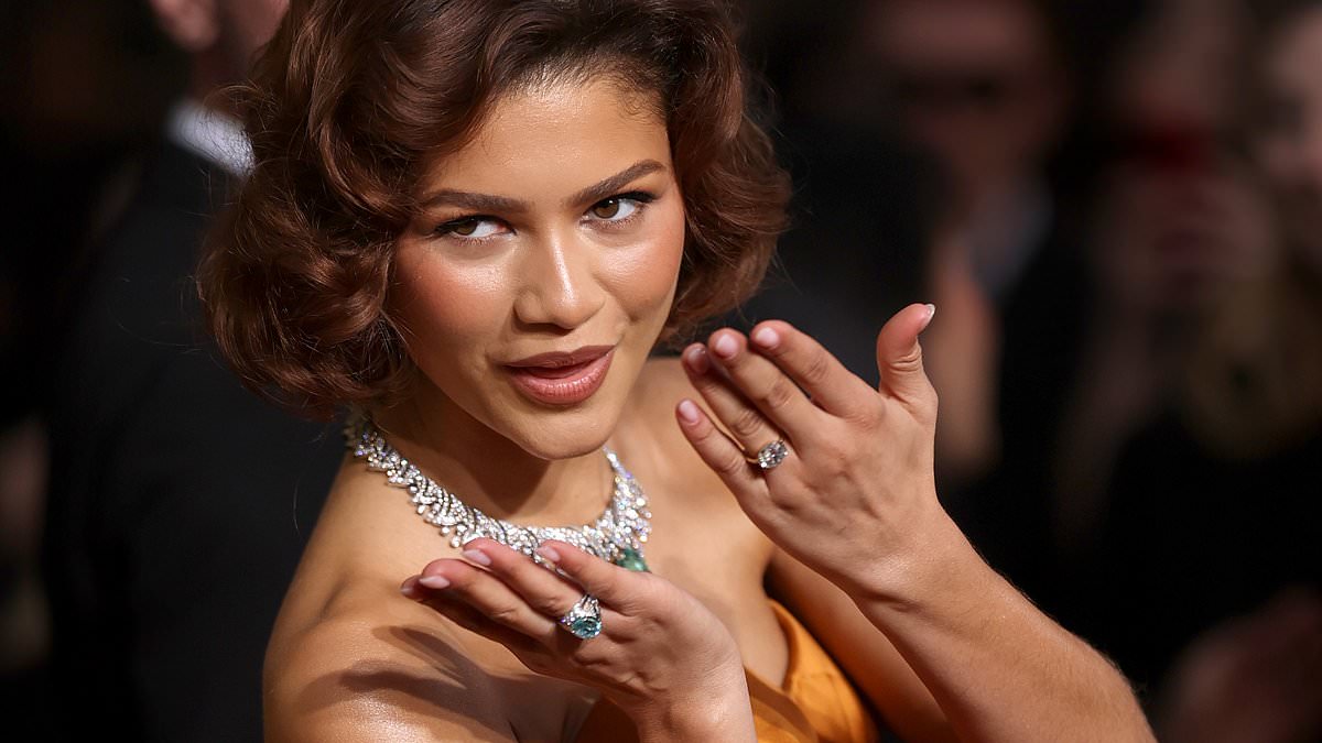 Zendaya ‘got engaged to Tom Holland over the holidays’ in ‘romantic’ proposal at home as she flashes diamond ring [Video]