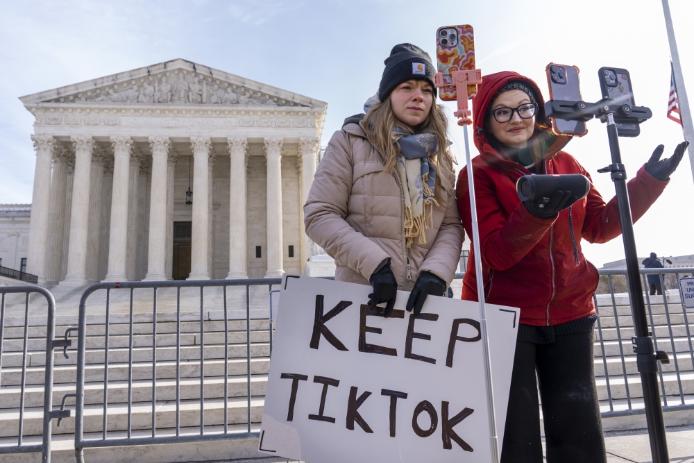 Supreme Court seems likely to uphold law requiring TikTok to go dark [Video]