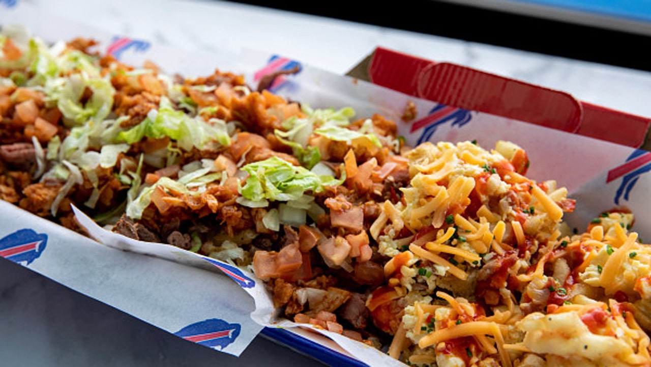 2-foot-long dish at Bills stadium provides taste of Buffalo and other NFL cities [Video]