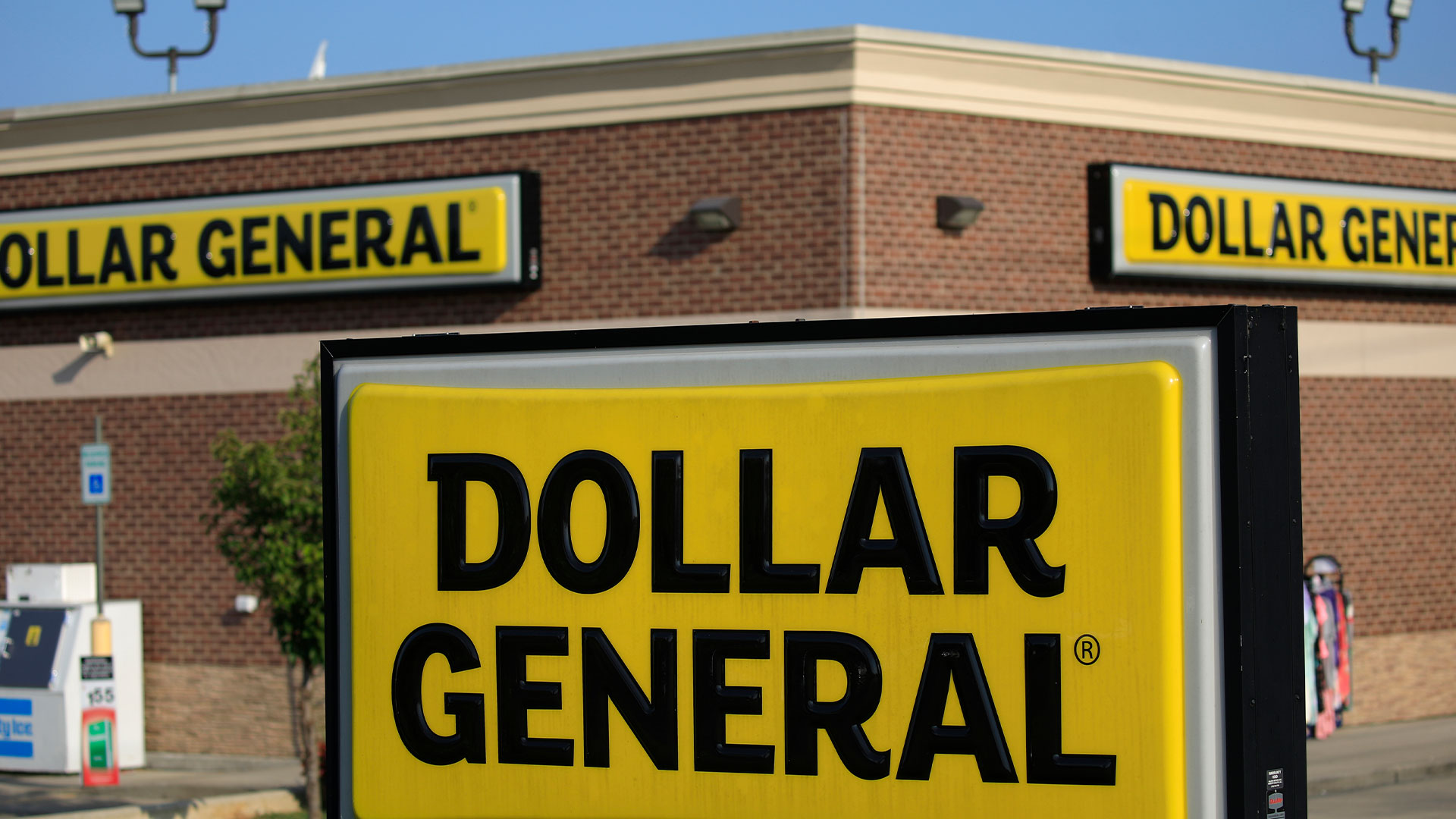 Dollar General responds as shopper says they ‘can’t walk in aisles’ thanks to issue in 6 stores & remodel made it worse [Video]