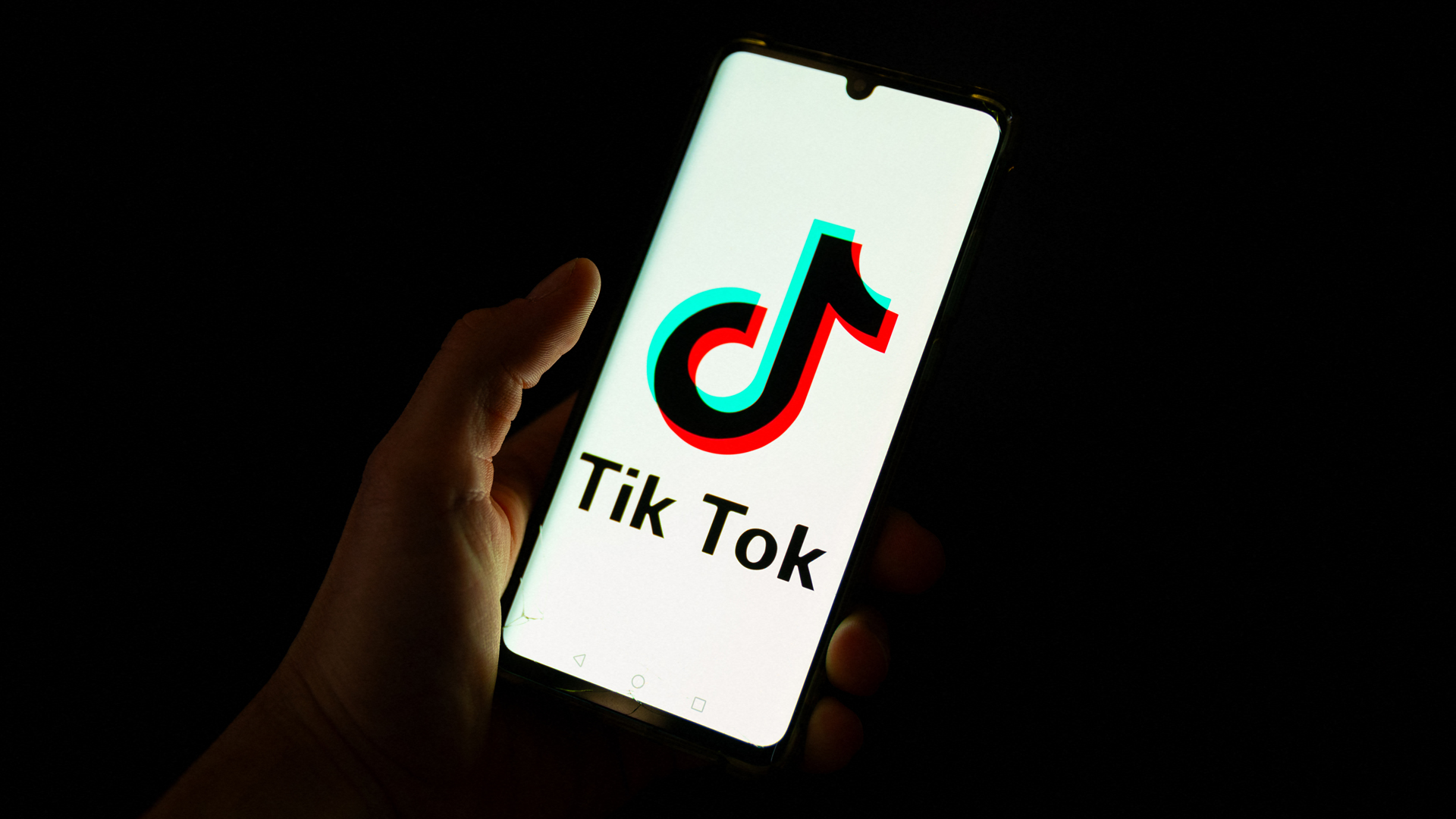 Trump hints at TikTok ban decision & says ‘everyone must respect Supreme Court ruling’ as fate of app left in his hands [Video]