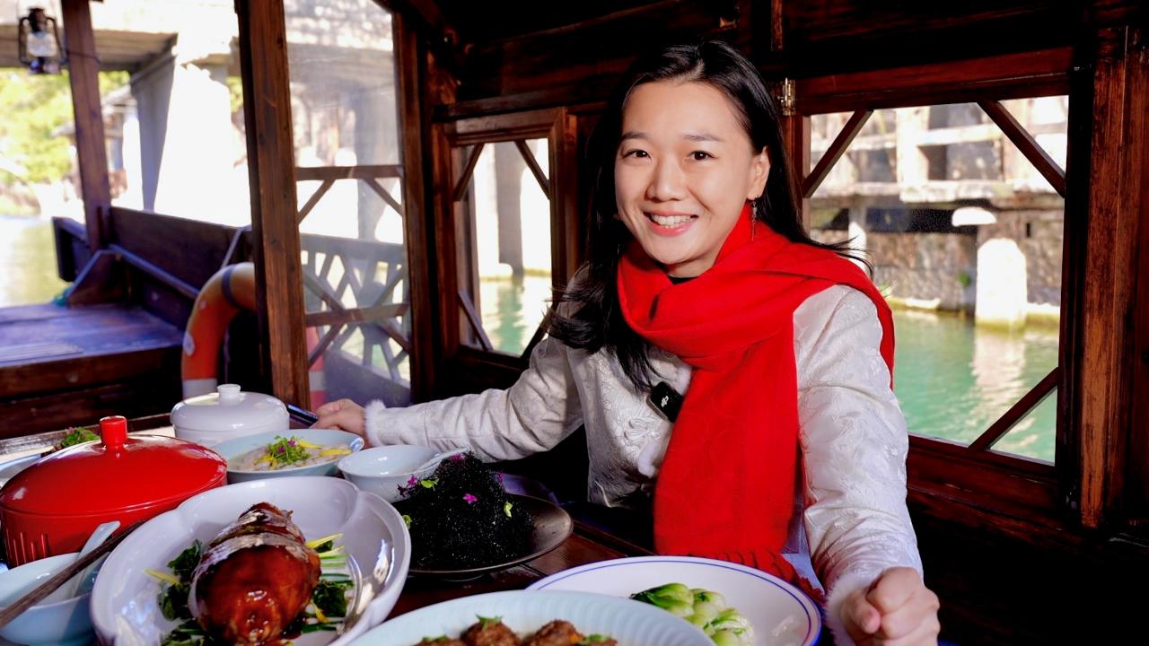 Experience traditional boat banquets in southern China [Video]